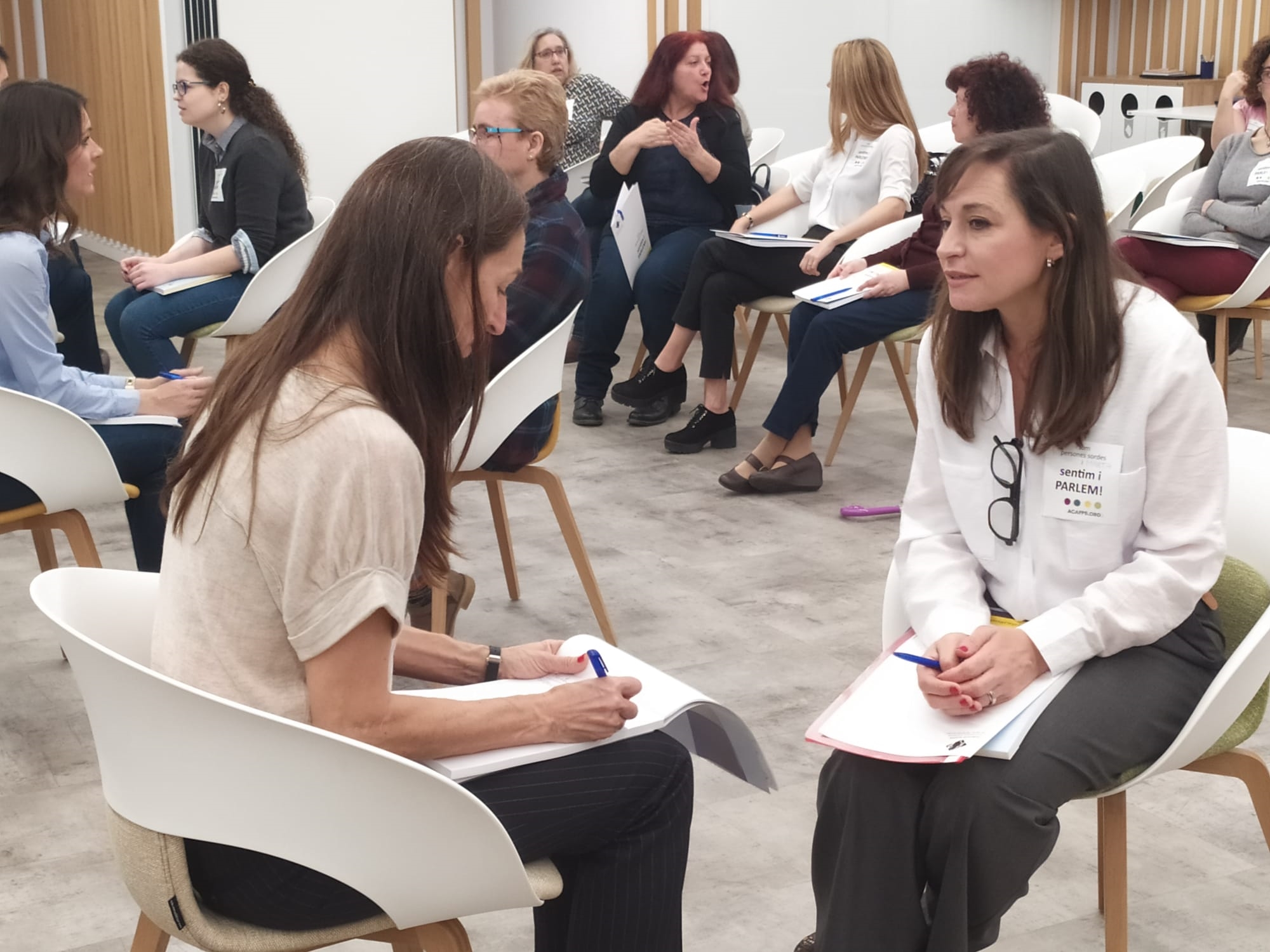 Èxit total del primer Speed Dating Laboral per a dones amb sordesa que es realitza a l’estat