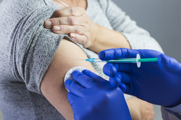 Es recomana la vacuna de la grip per a infants i adults amb implant coclear o en espera de l’IC