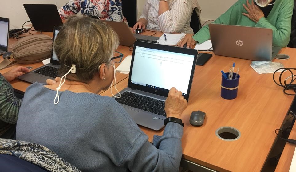 “Tenir confiança i menys por” a l’hora de posar-se davant l’ordinador o la tauleta, el repte del curs d’iniciació digital d’ACAPPS