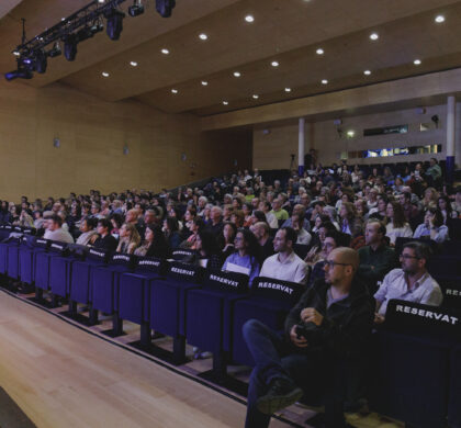 Les Jornades i l’estrena d’Apunts En Blanc omplen l’auditori en una edició que fa història