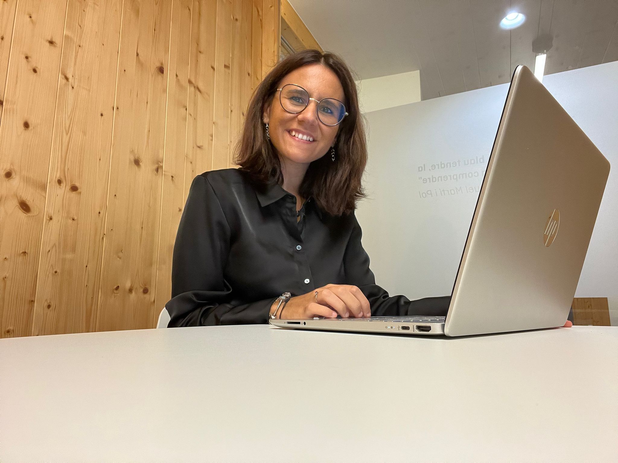 “La teràpia immersiva ens permet ajudar les persones amb sordesa a comprendre millor el que passa al seu voltant”. Laura Roig, logopeda.