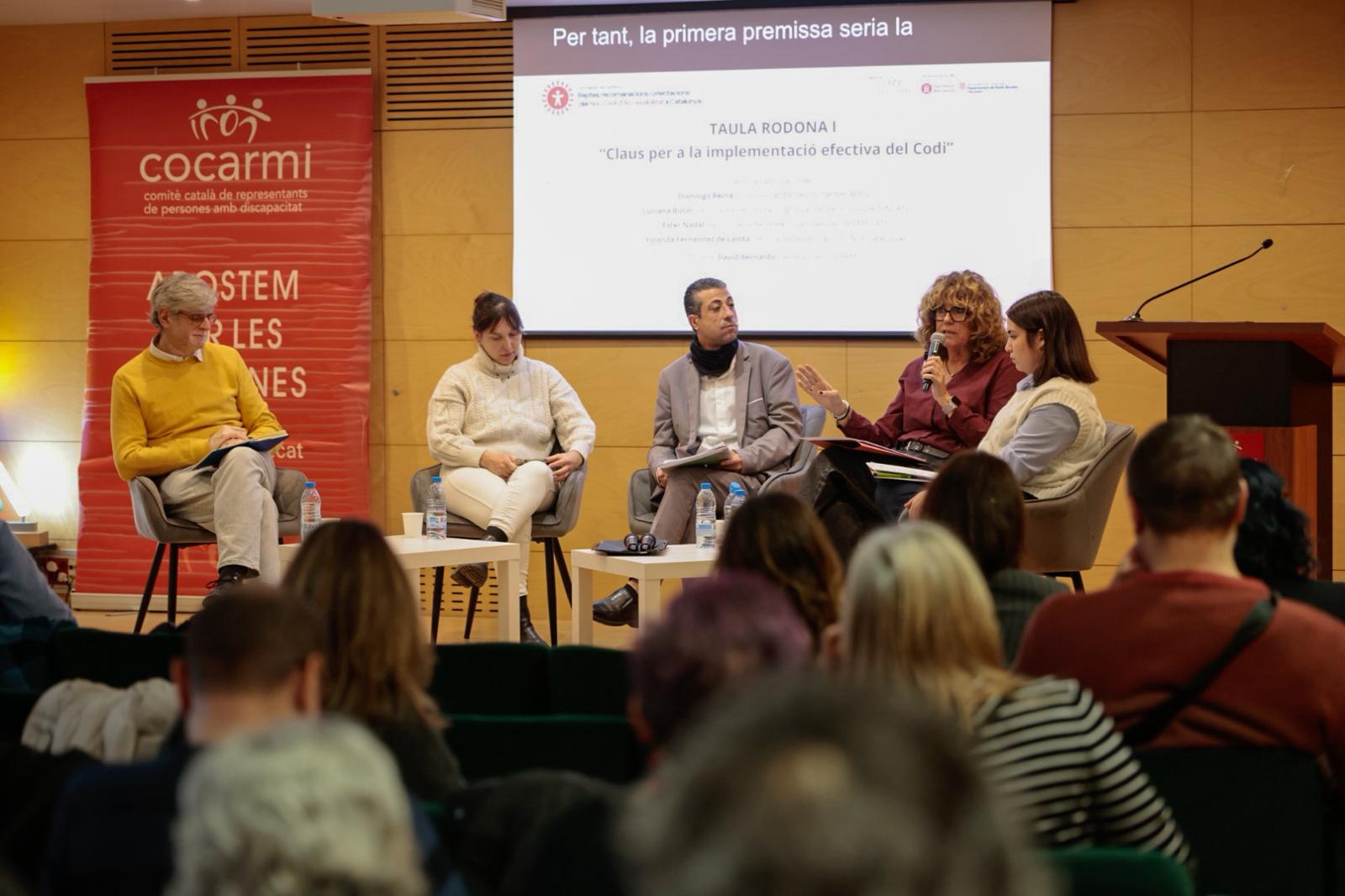 El sector català de la discapacitat reclama recursos, formació obligatòria i participació en la implementació del Codi d’Accessibilitat