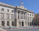 L’ajuntament de Barcelona aprova garantir la subtitulació accessible a tots els actes públics municipals