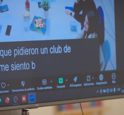 El Consell del districte de Gràcia insta l’Ajuntament a “implementar la subtitulació en directe a tots els actes que organitzi o coorganitzi”