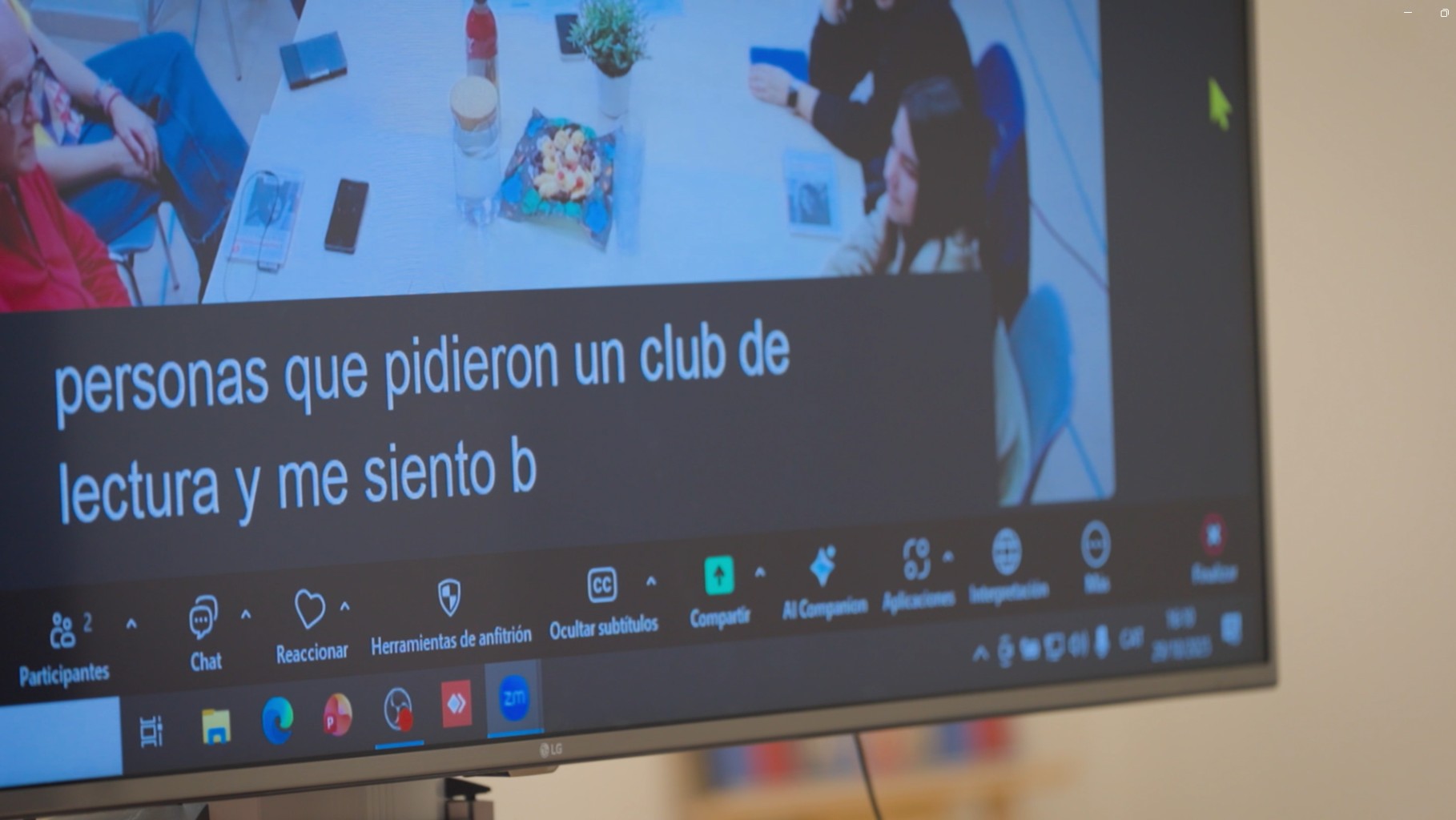 El Consell del districte de Gràcia insta l’Ajuntament a “implementar la subtitulació en directe a tots els actes que organitzi o coorganitzi”
